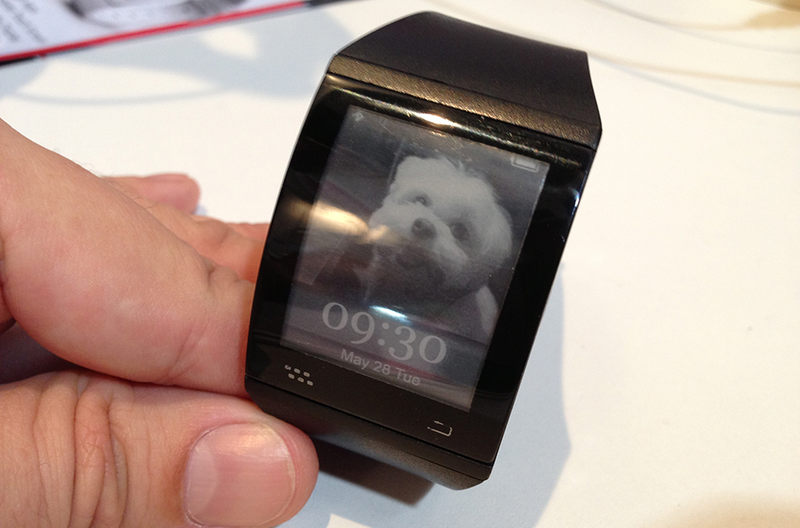 Illustration for article titled Este smartwatch de tinta electrónica aguanta un mes sin cargar